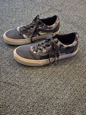 VANS Floral Rose Sneakers Size 8
